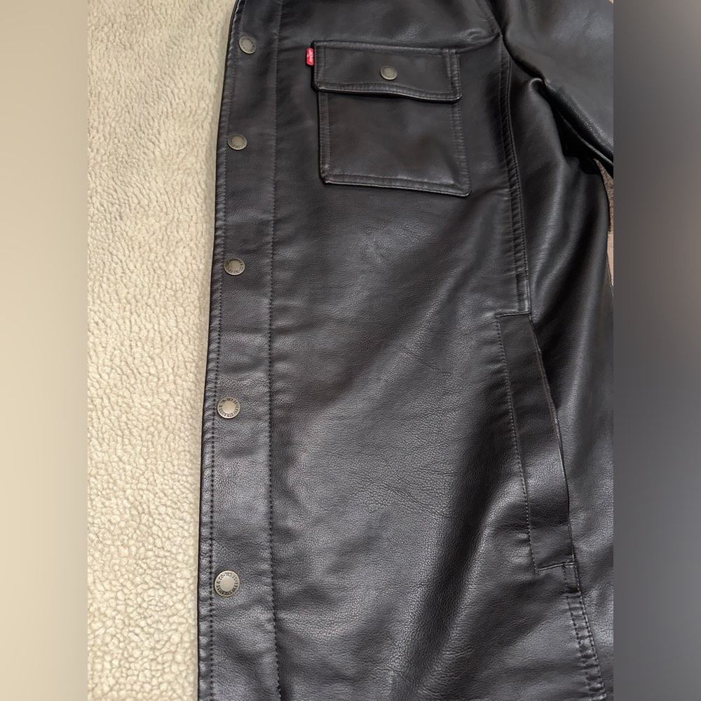 Levi’s Heavy Weight Sherpa Lined Faux Leather Collar Jacket - Picture 5 of 7